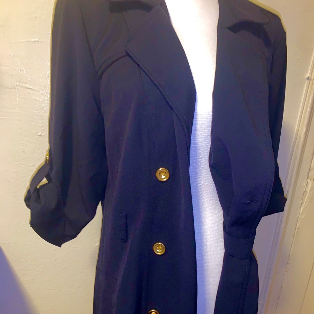 A haragano Notched Collar Long Sleeve Button Down